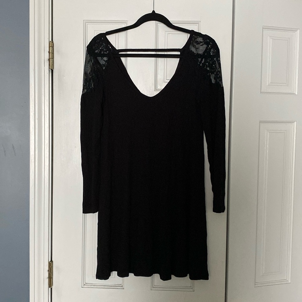 American Eagle knit dress with lace shoulders